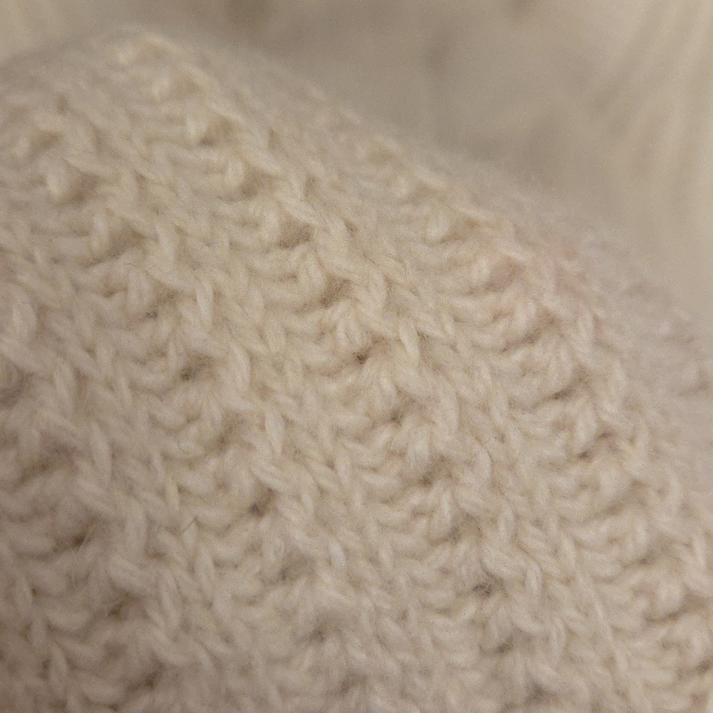 Authentic Gucci Cashmere Sweater - Picture 6 of 8